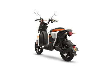 El YADEA GFX es un Vespino de 2025, ideal para moverse con estilo y economía. El YADEA GFX es un Vespino de 2025, ideal para moverse con estilo y economía.