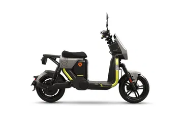 El YADEA GFX es un Vespino eléctrico de 2025, ideal para desplazamientos urbanos económicos.