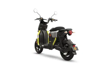 El YADEA GFX 2025 ofrece una estética moderna y funcional, ideal para la ciudad.