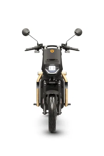 Vista frontal del YADEA GFX 2025, muestra su diseño moderno y práctico.