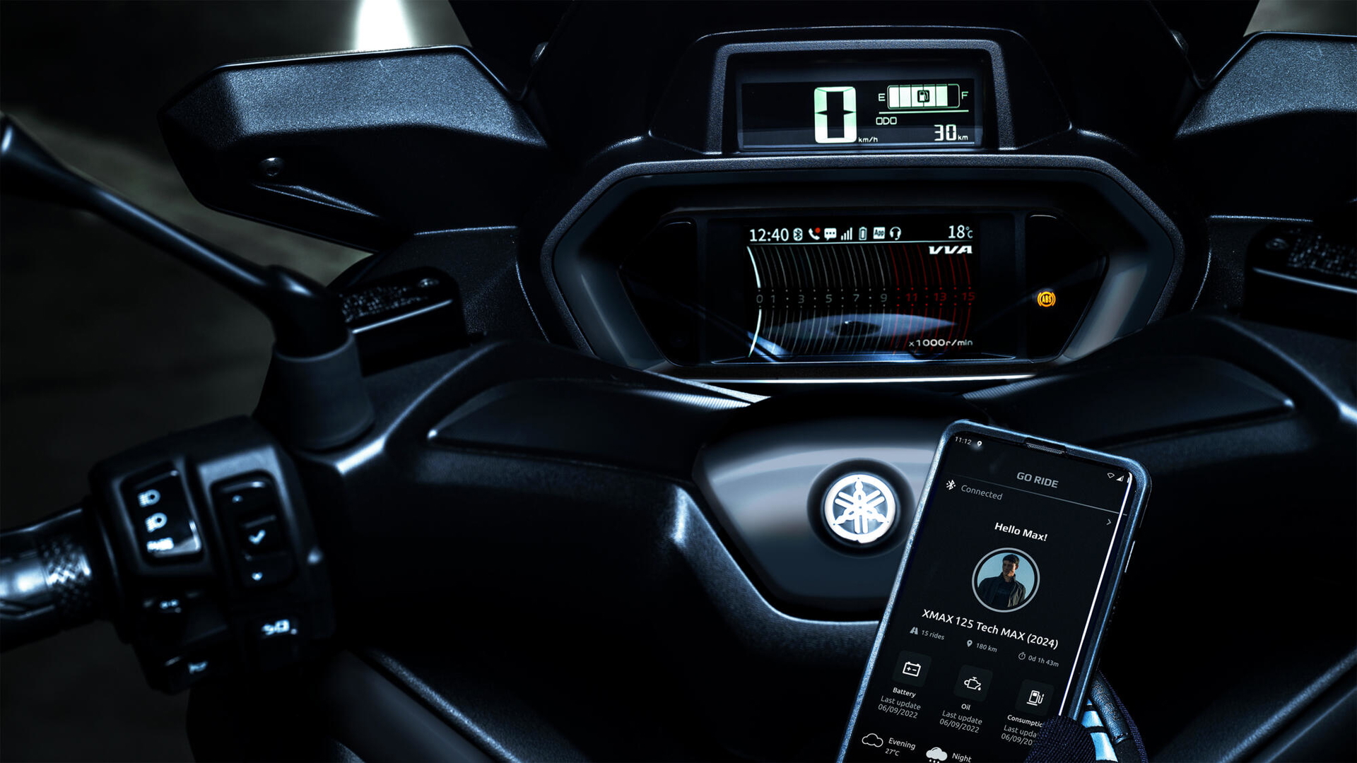 Vista del cuadro de instrumentos con tecnología avanzada y conectividad.