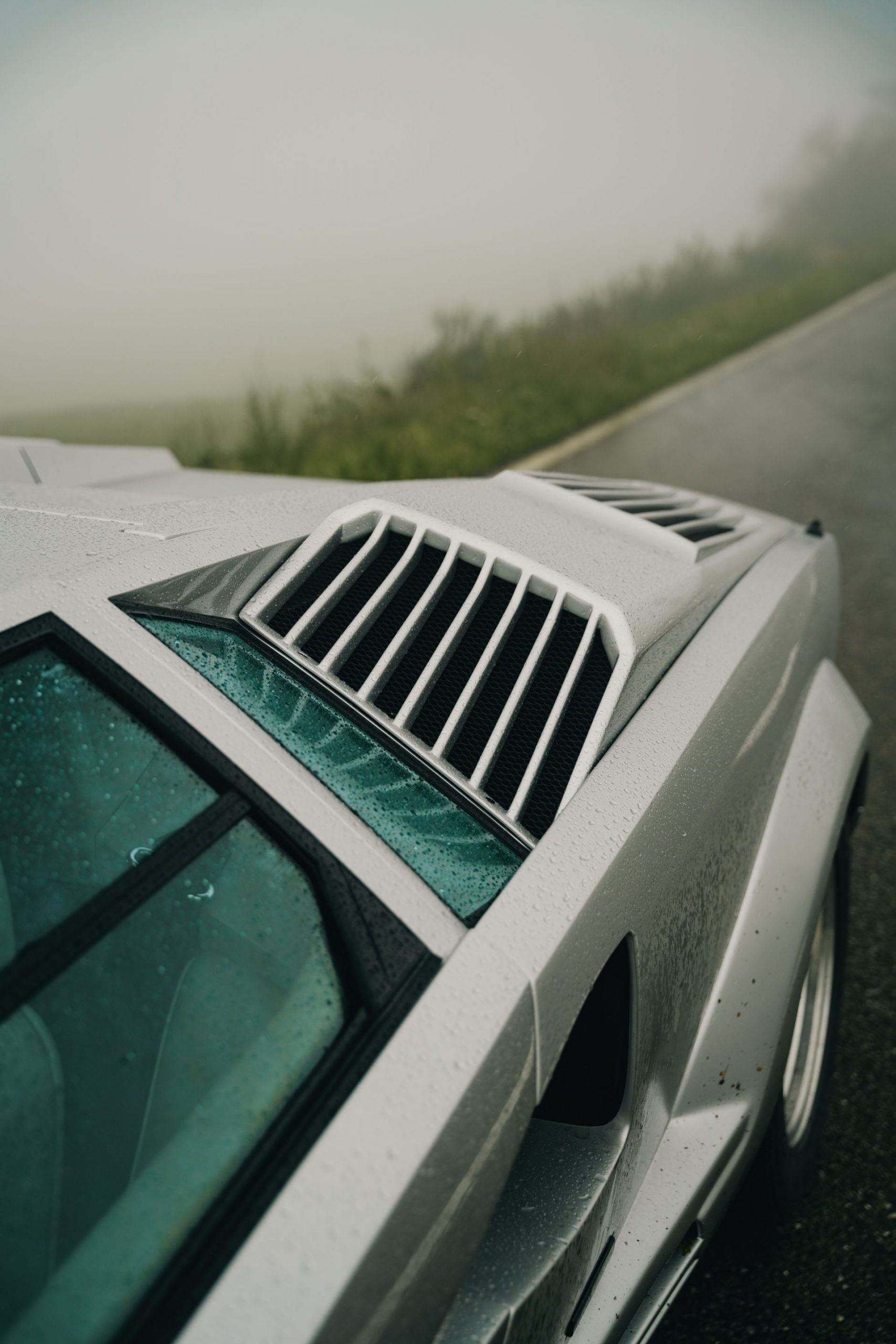 lamborghini-countach-vs-revuelto-11-67bf1f9753f3d-scaled.jpg