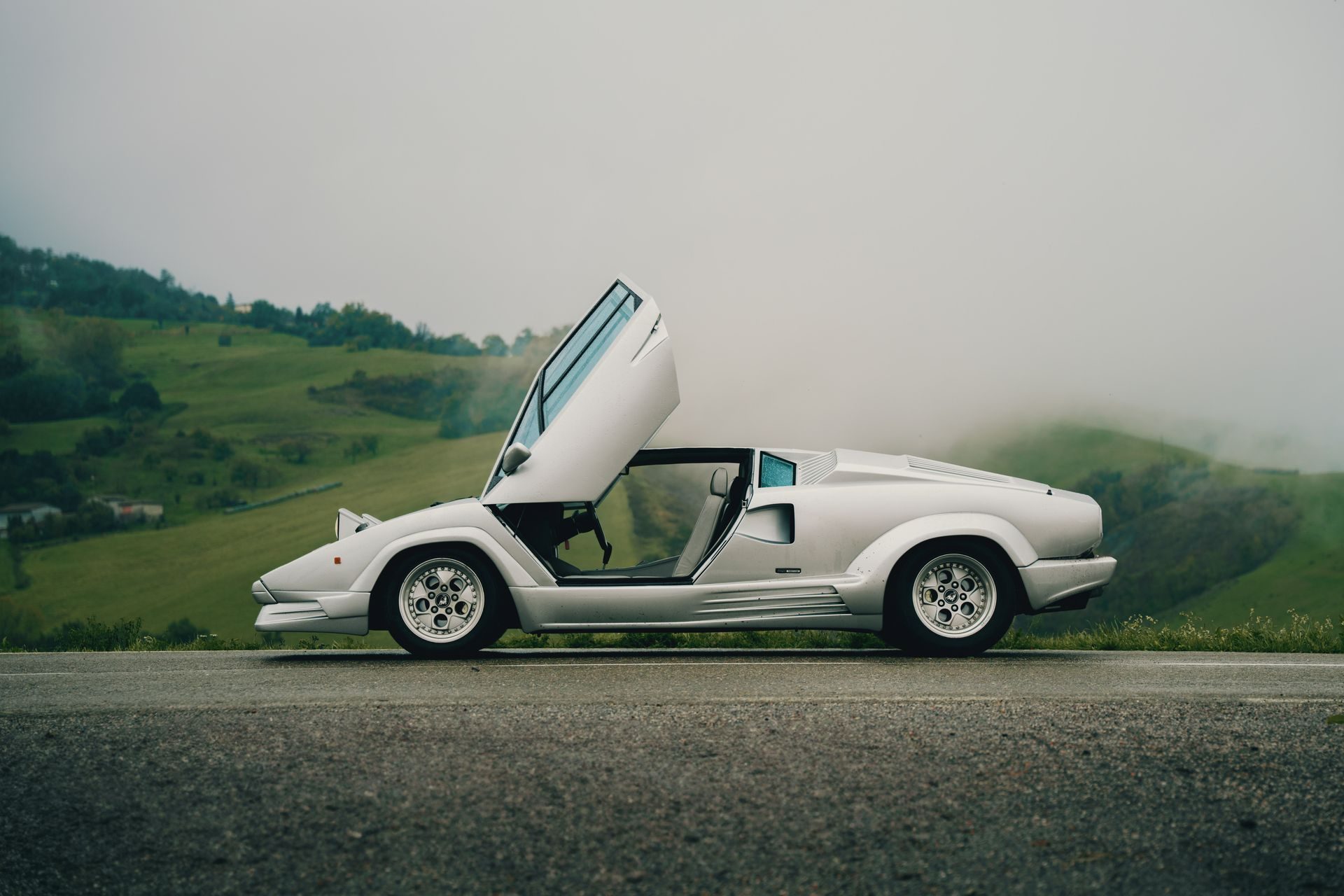 lamborghini-countach-vs-revuelto-19-67bf1fb156942.jpg