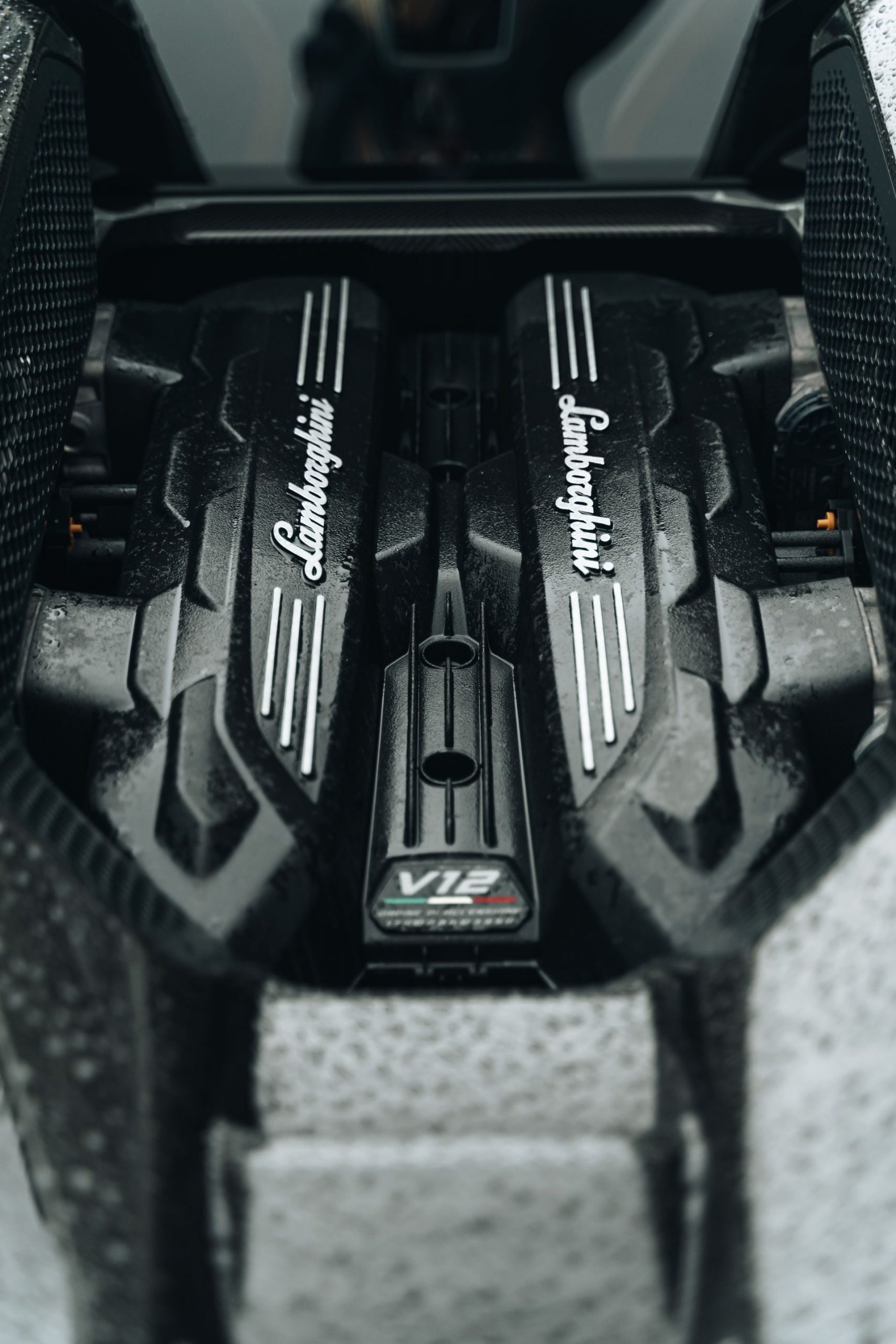 lamborghini-countach-vs-revuelto-21-67bf1fb6da555-scaled.jpg