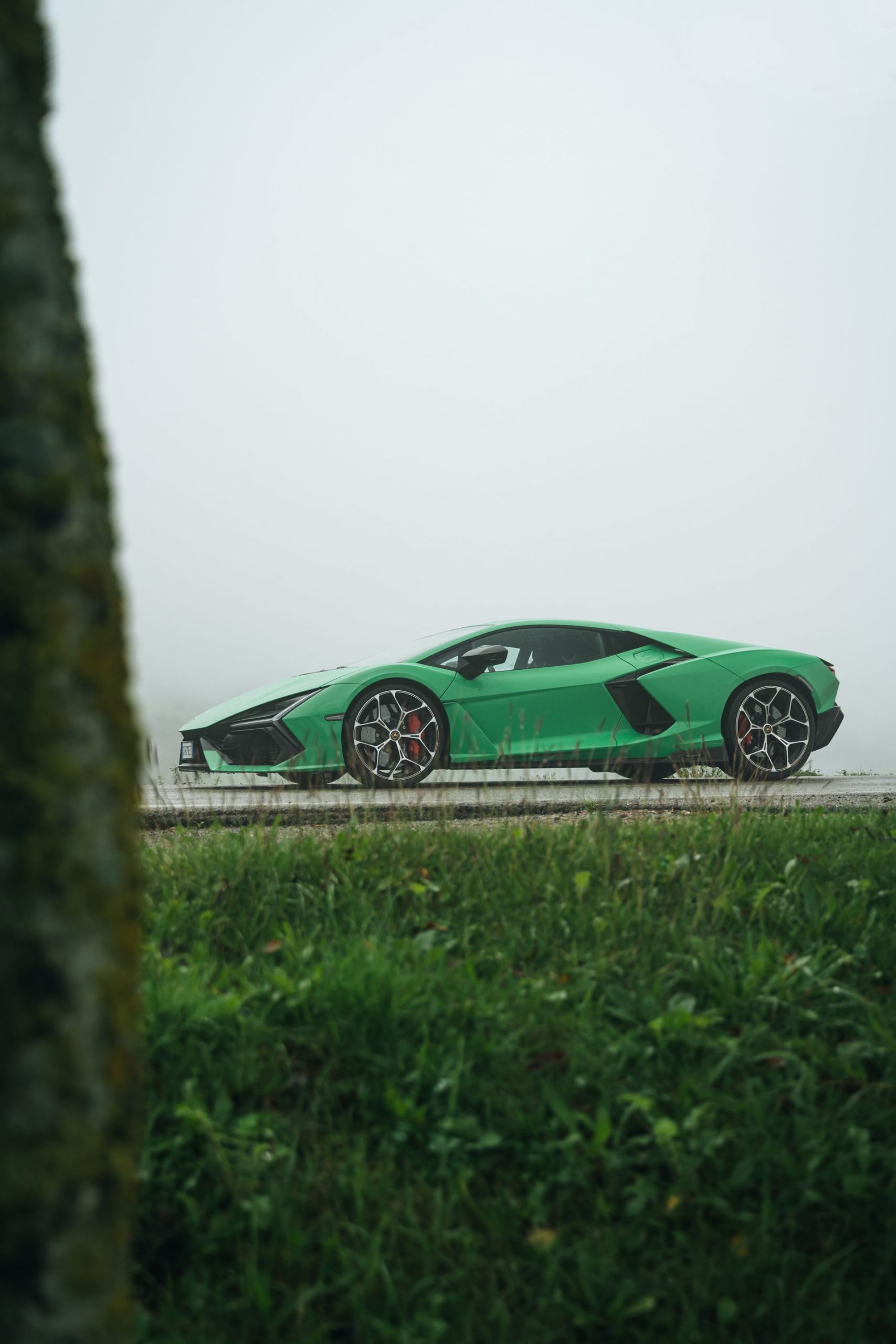 lamborghini-countach-vs-revuelto-31-67bf1fd73e7af-scaled.jpg