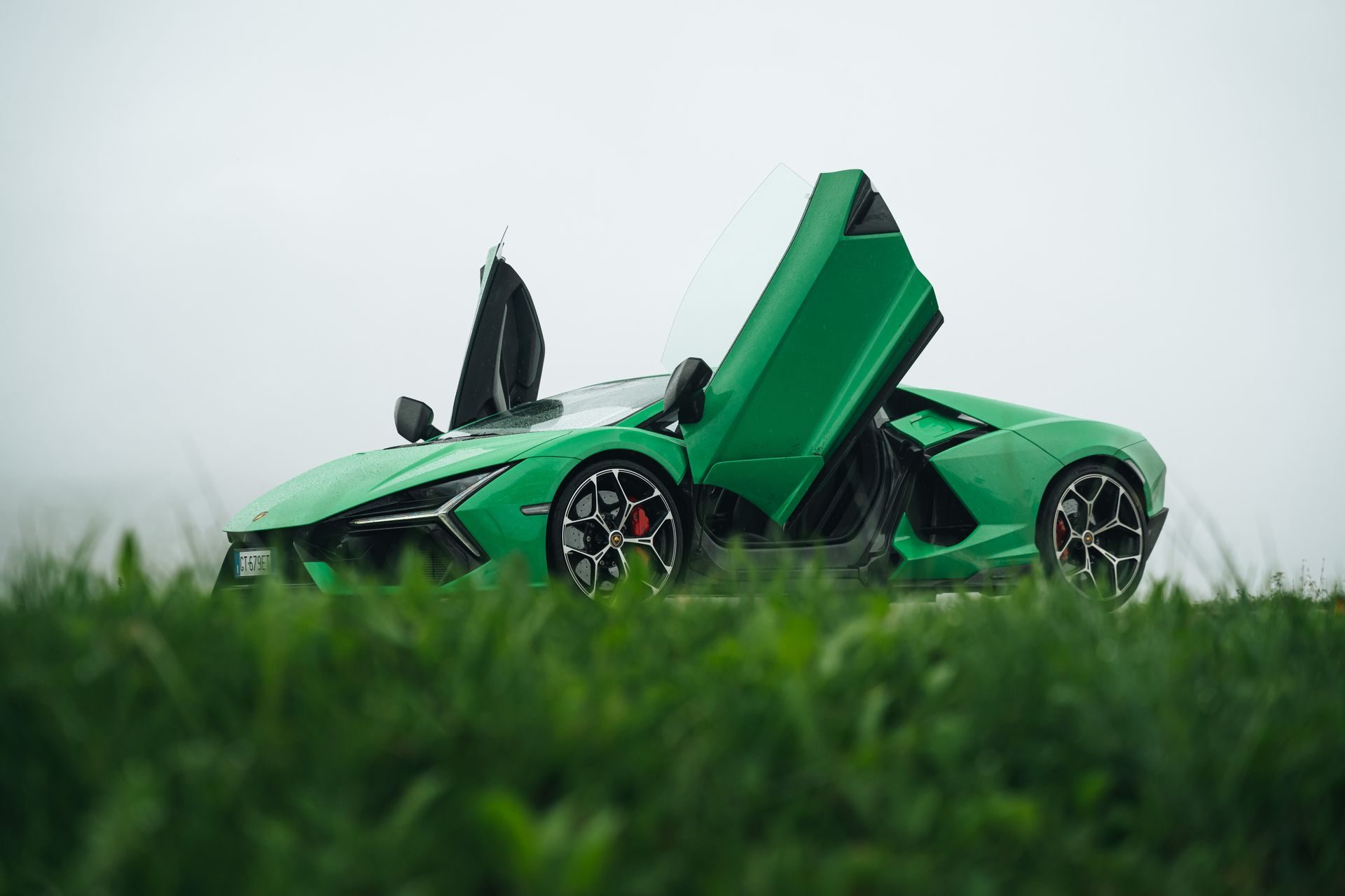 lamborghini-countach-vs-revuelto-35-67bf1fe0a8c4f.jpg