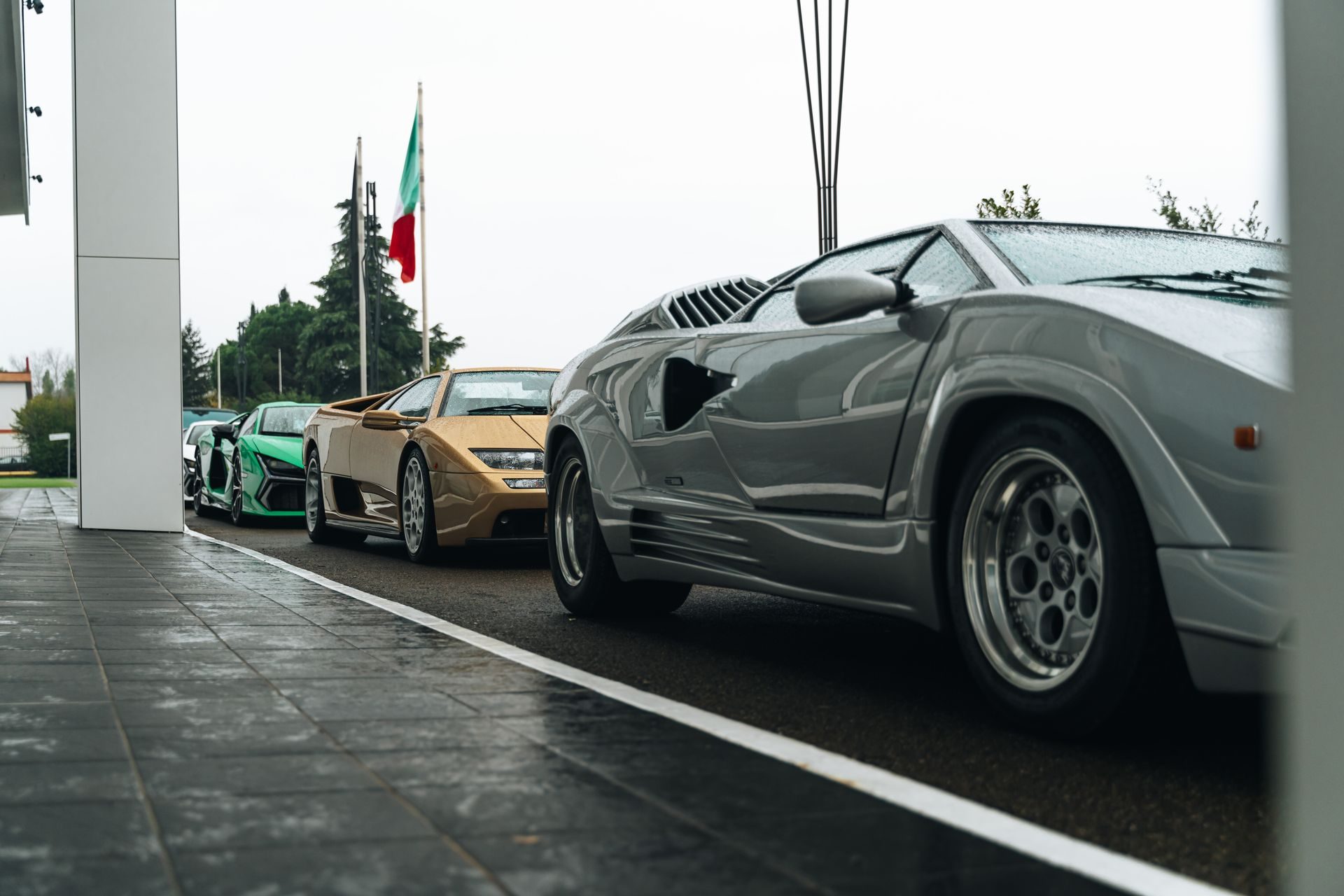 lamborghini-countach-vs-revuelto-38-67bf1fe91e62f.jpg