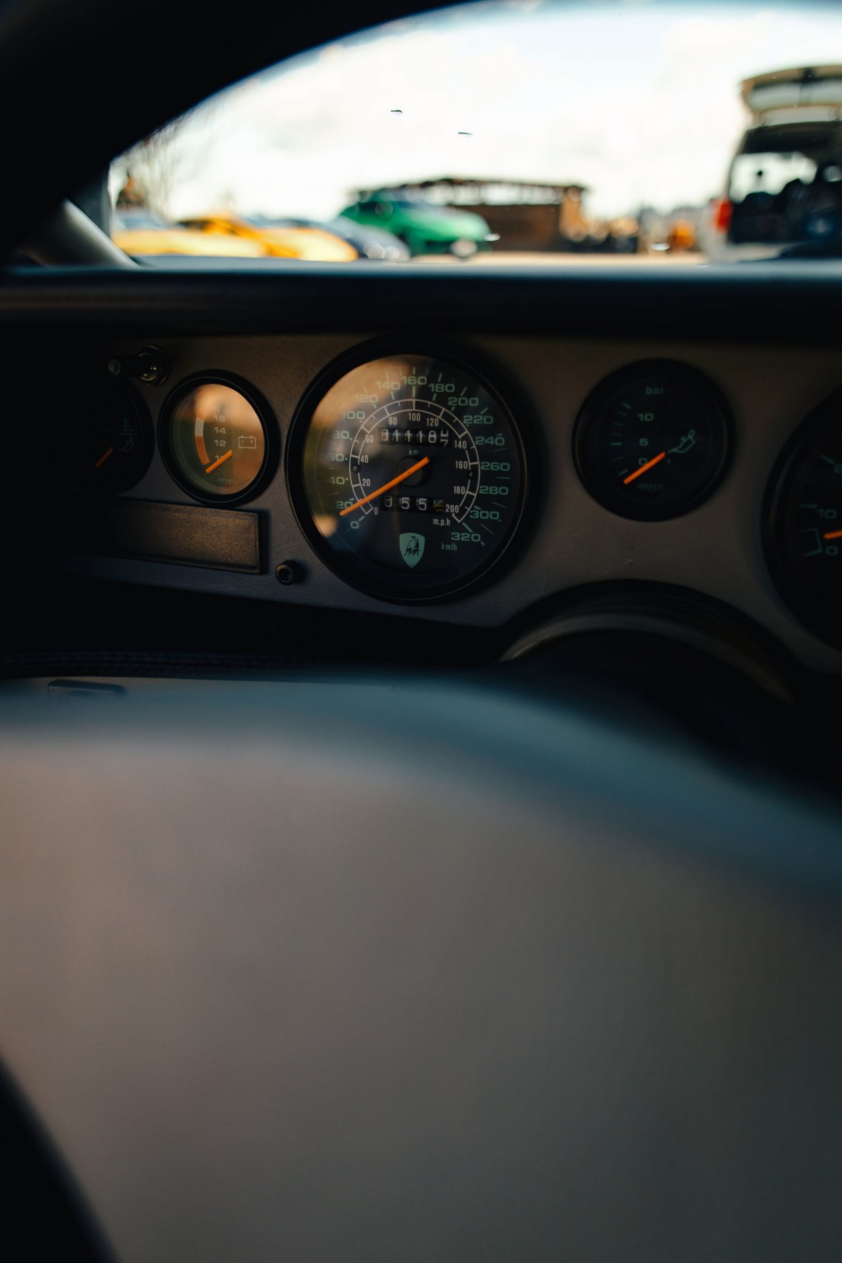 lamborghini-countach-vs-revuelto-4-67bf1f83d8892-scaled.jpg