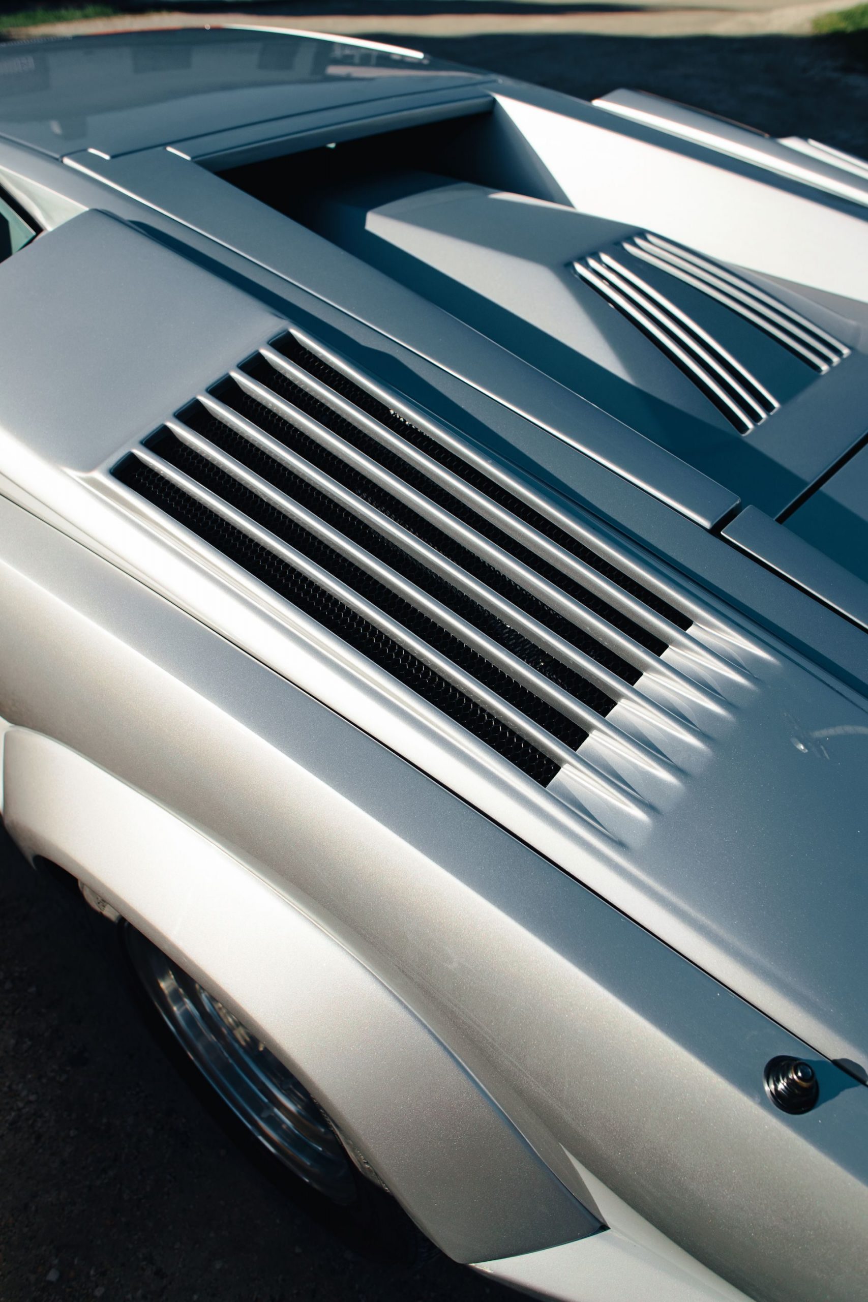 lamborghini-countach-vs-revuelto-5-67bf1f87af740-scaled.jpg