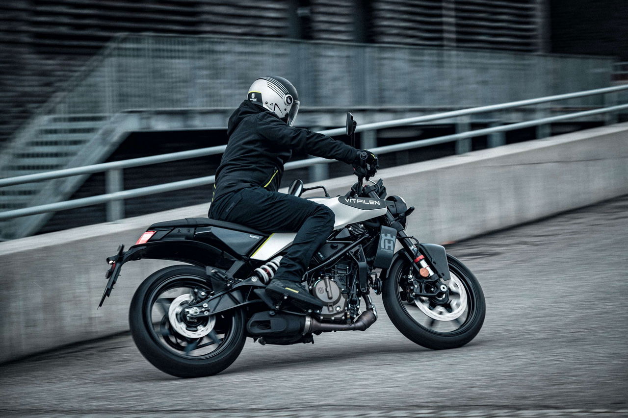 ¡La Qooder QmX 125cc: Un Insecto Futurista con Tecnología de Vanguardia que Revoluciona el Conducción!