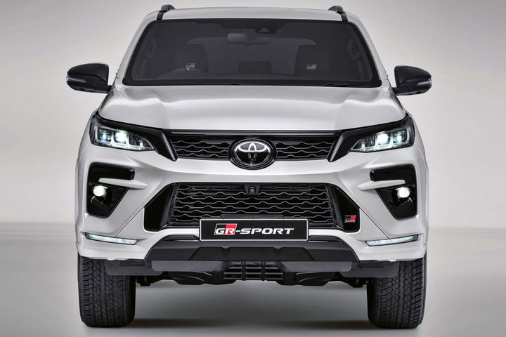 Toyota Fortuner (14)