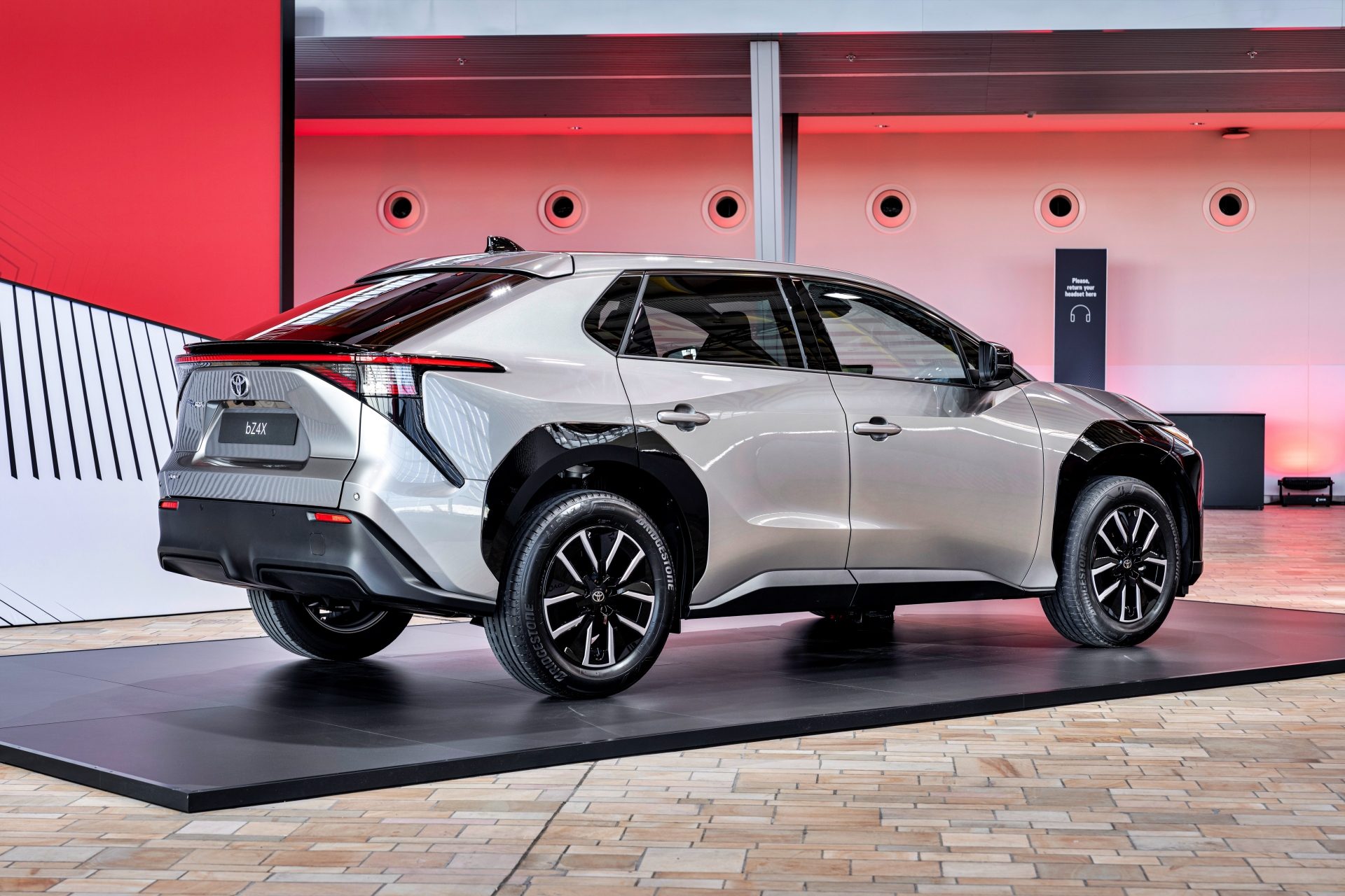 Toyota bZ4X: un SUV eléctrico con tamaño de RAV4, autonomía de Tesla ...