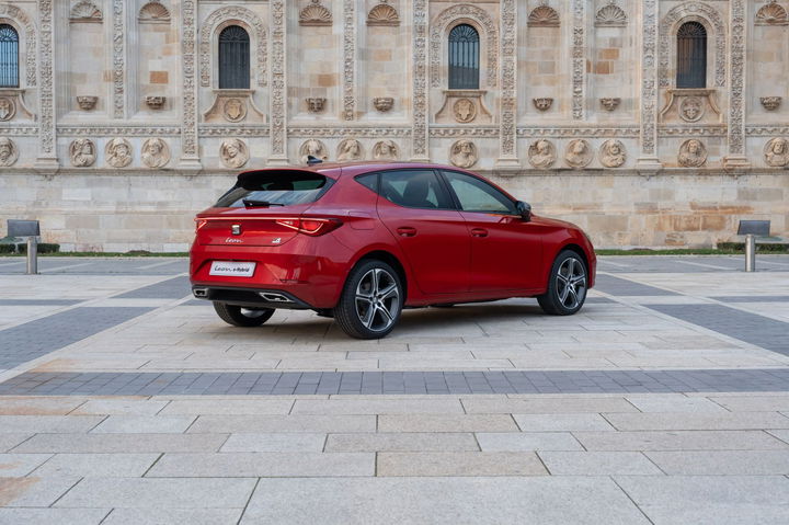 SEAT-Leon-eHybrid11