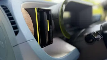 Detalle del diseño interior del Fiat Grande Panda eléctrico.