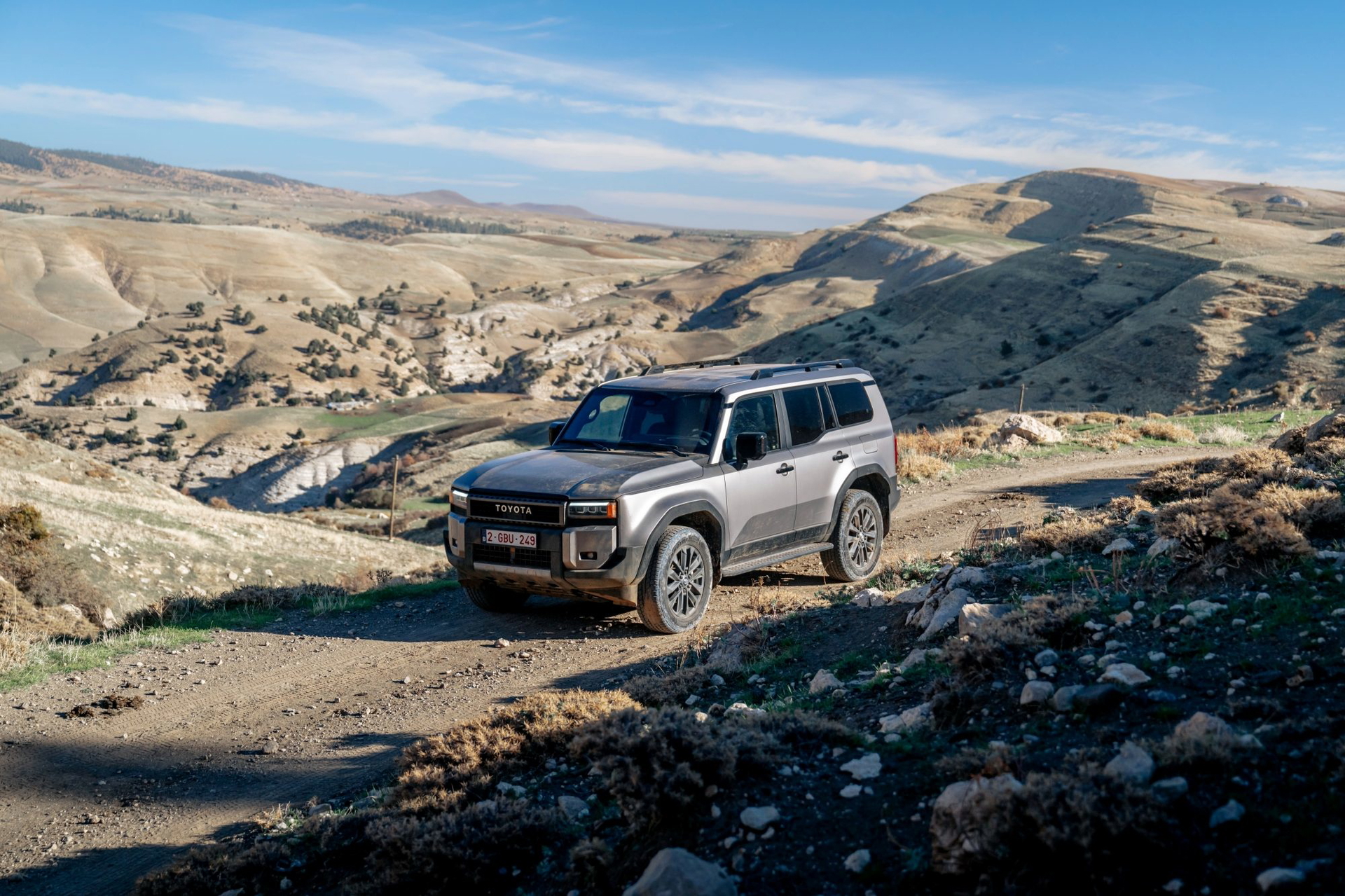 Toyota Land Cruiser 250 Hybrid 48V en un entorno off-road