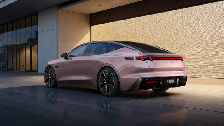 El nuevo Lynk & Co 10 presenta un dise&ntilde;o elegante con l&iacute;neas deportivas y un acabado llamativo.