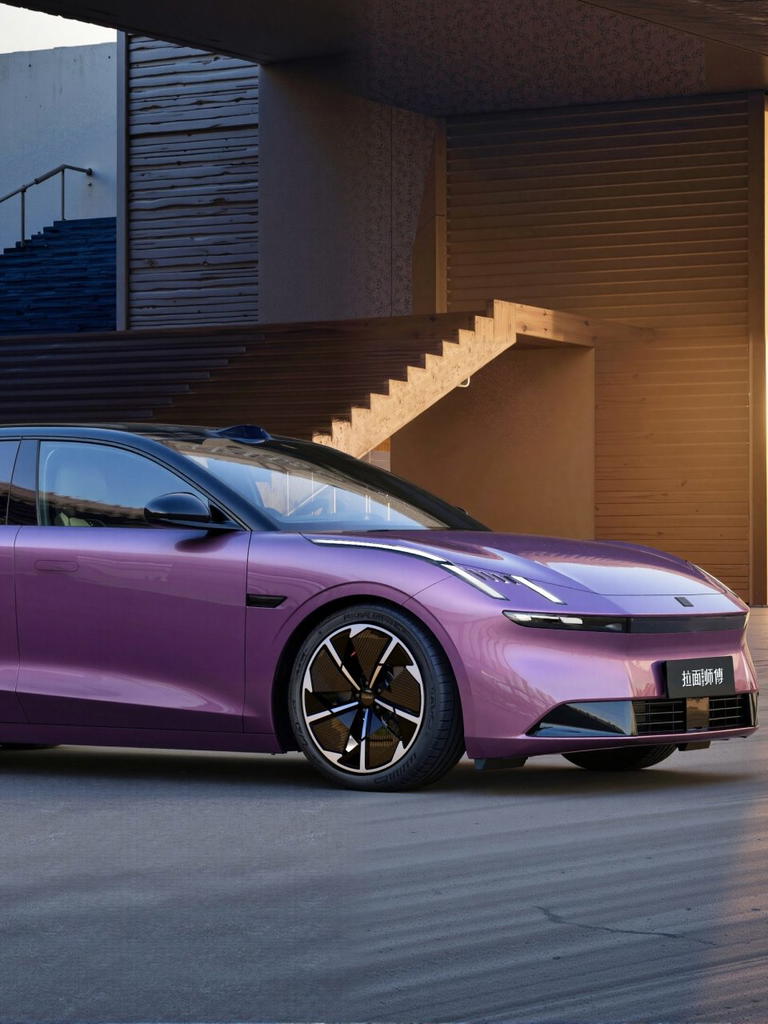 El coche h&iacute;brido de Lynk & Co presenta un dise&ntilde;o audaz y moderno.