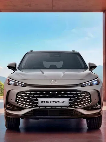 Vista frontal del MG HS Hybrid+, mostrando su elegante diseño y tecnología avanzada. Vista frontal del MG HS Hybrid+, mostrando su elegante diseño y tecnología avanzada.