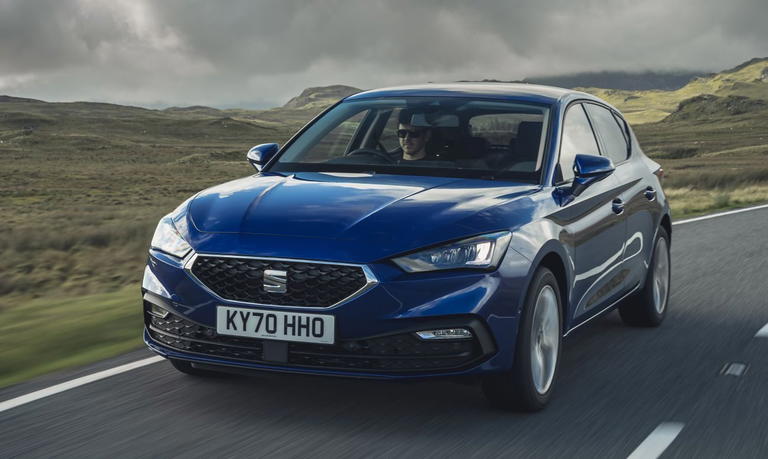 SEAT Le&oacute;n Style EVO en movimiento por carretera