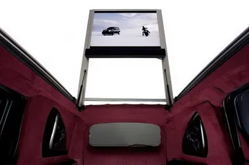 Este 4x4 japonés trae pantalla de 40 pulgadas para entretenimiento.