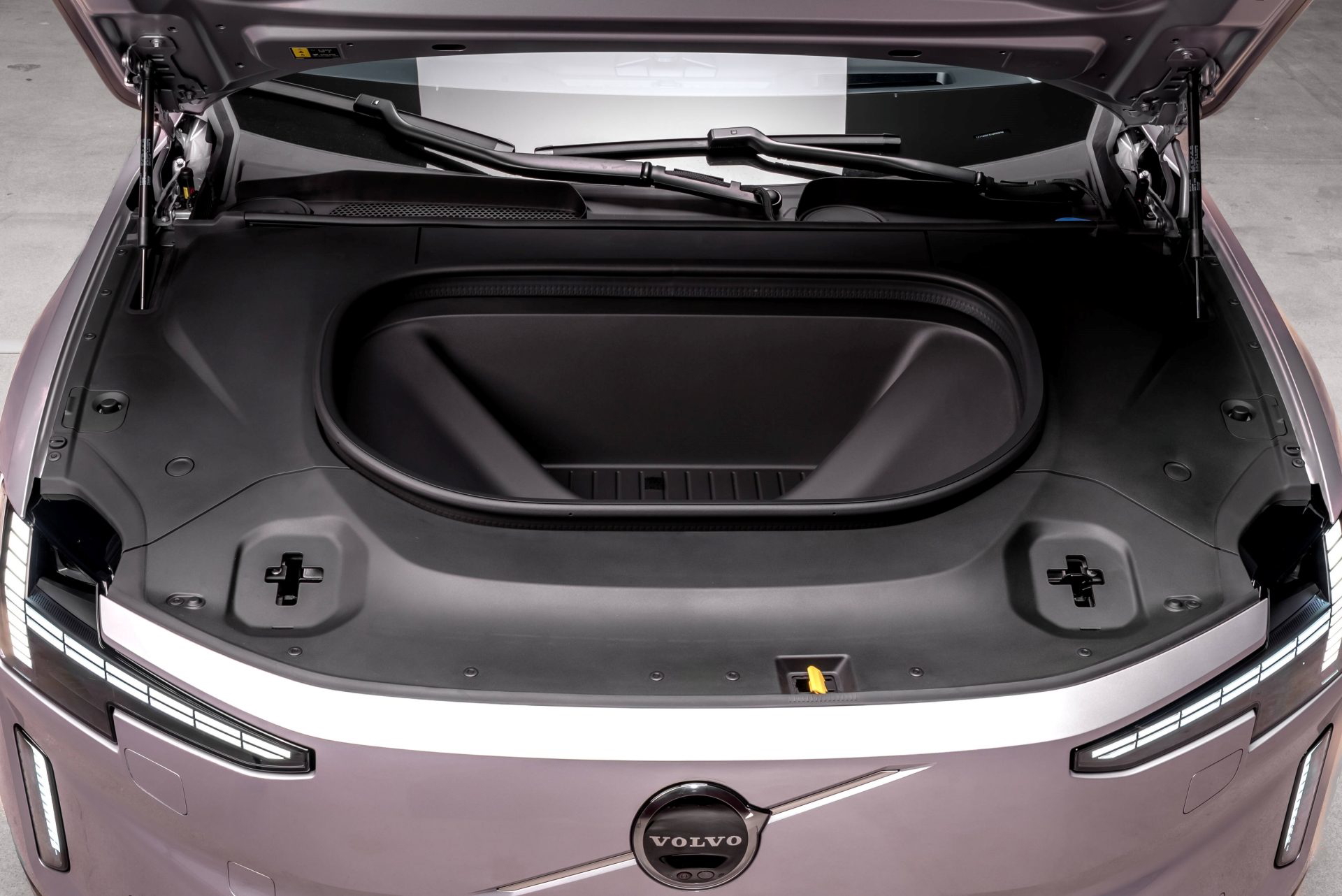 El maletero del Volvo ES90 ofrece un espacio optimizado y funcional.