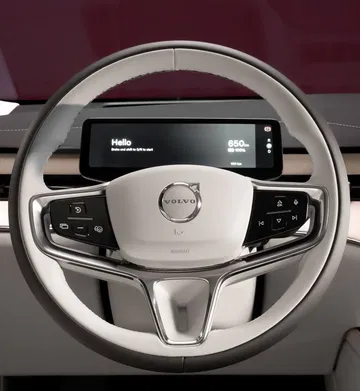 Vista del volante y pantalla del Volvo ES90, un símbolo de modernidad y tecnología.