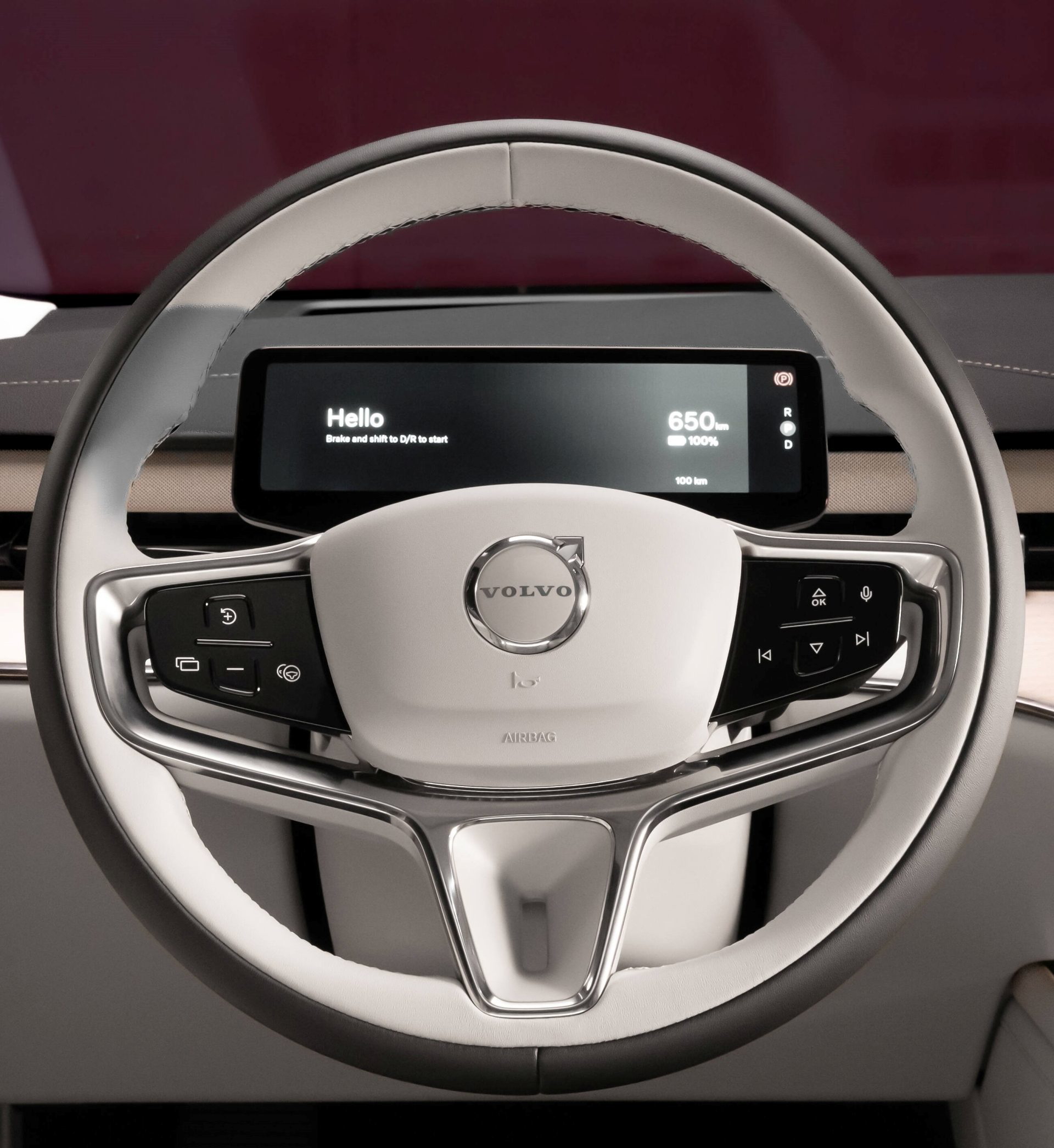 Vista del volante y pantalla del Volvo ES90, un símbolo de modernidad y tecnología.