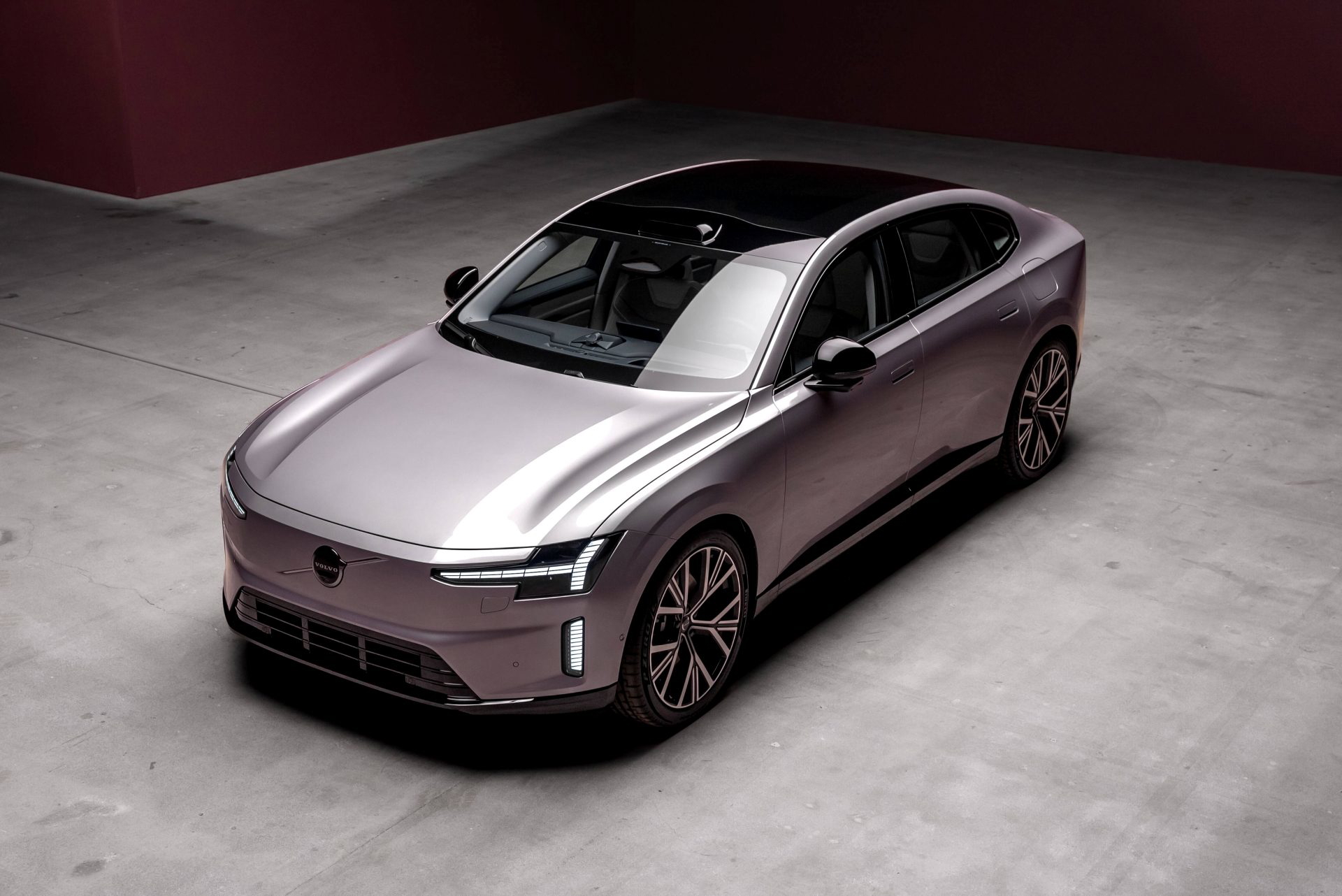 Presentamos el nuevo Volvo ES90, un sedán eléctrico de diseño sofisticado.