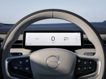 Vista del panel de instrumentos del nuevo Volvo ES90, que destaca por su tecnología avanzada. Vista del panel de instrumentos del nuevo Volvo ES90, que destaca por su tecnología avanzada.