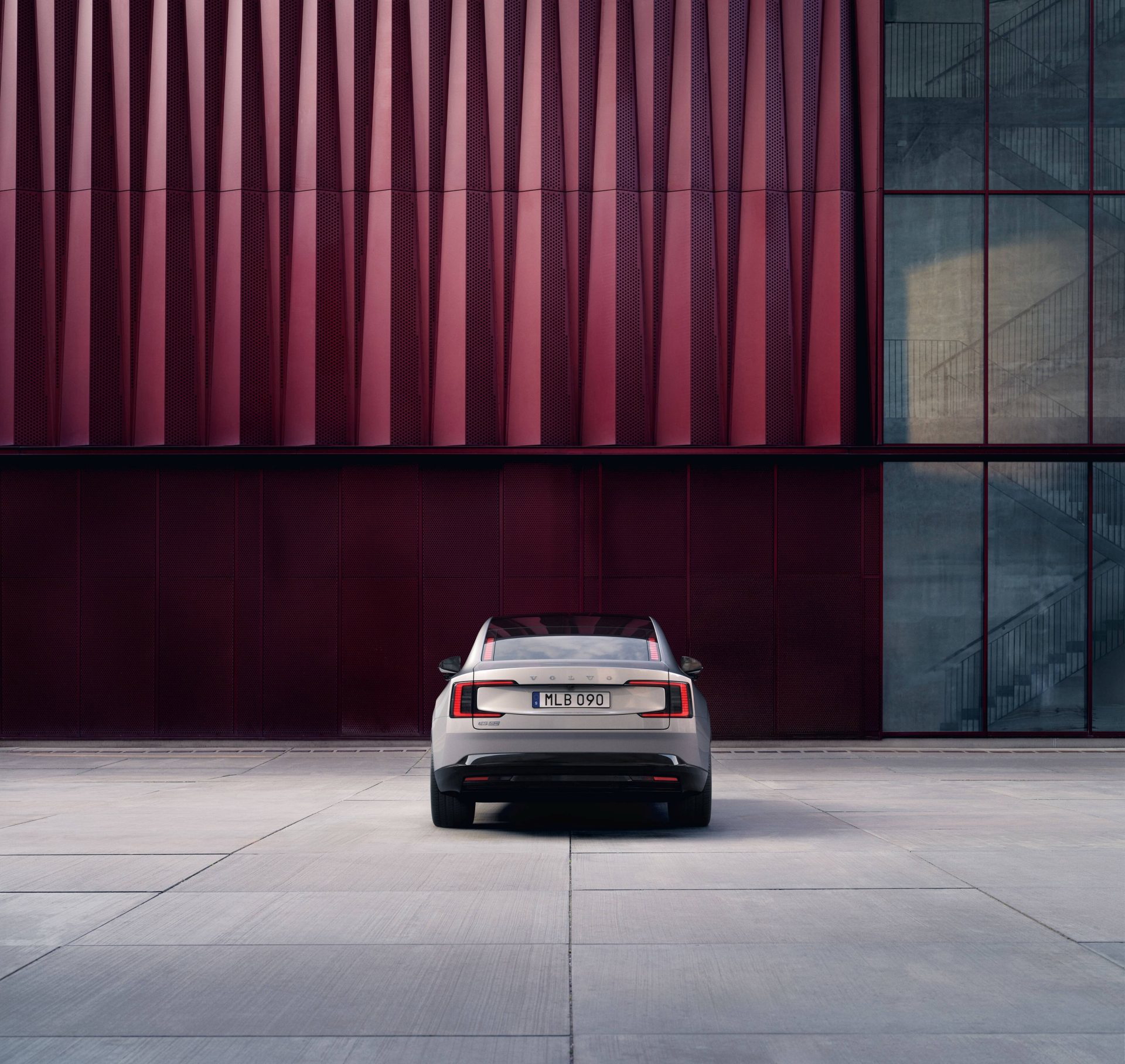 El nuevo Volvo ES90 combina elegancia y tecnología avanzada.