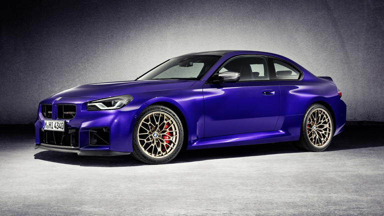 El BMW M2 CS se presenta con un dise&ntilde;o agresivo y deportivo, destacando su est&eacute;tica performance.