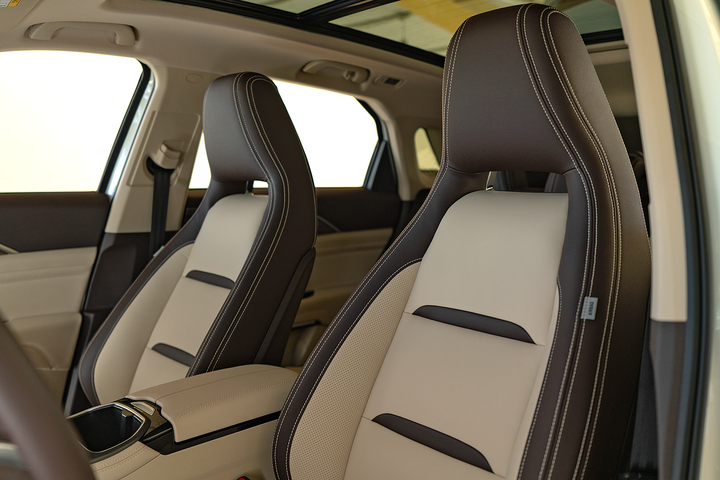 Vista del interior mostrando los cómodos asientos de este SUV. Vista del interior mostrando los cómodos asientos de este SUV.