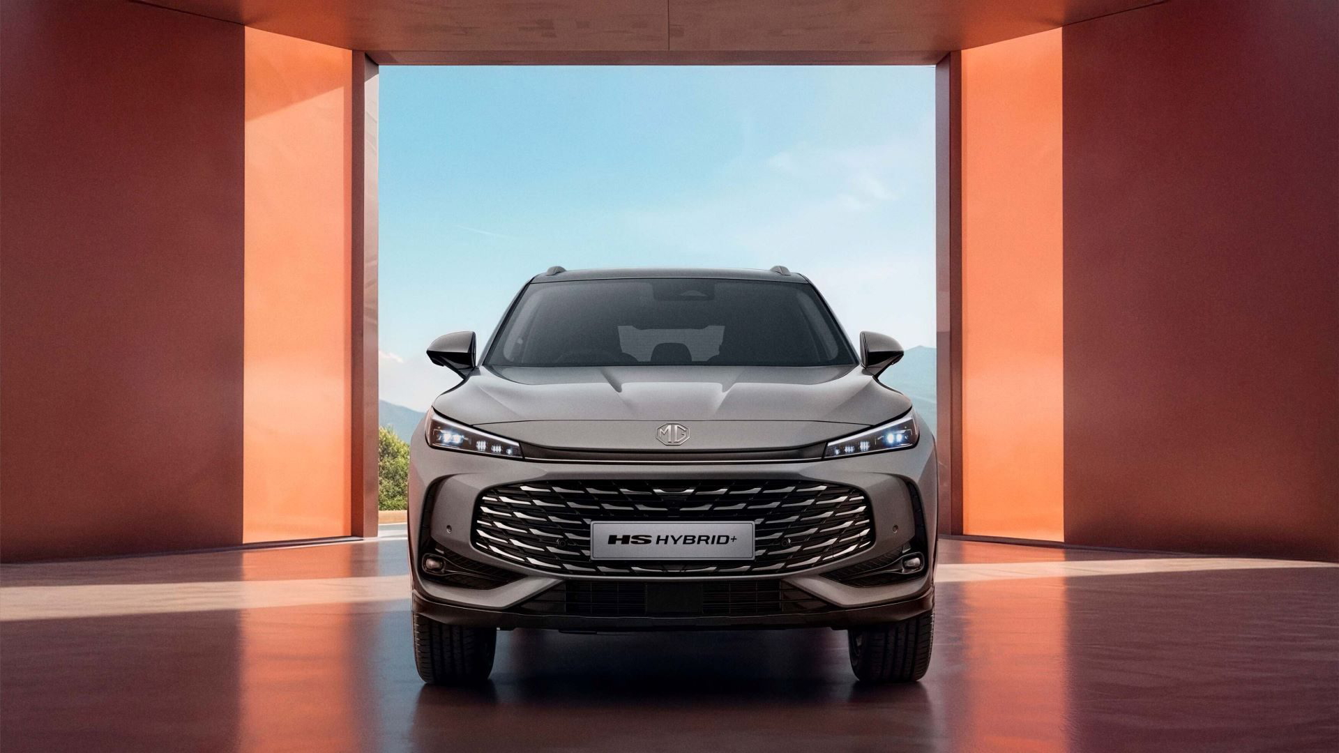 El MG HS Hybrid+ muestra un diseño frontal moderno y atractivo para el mercado español.