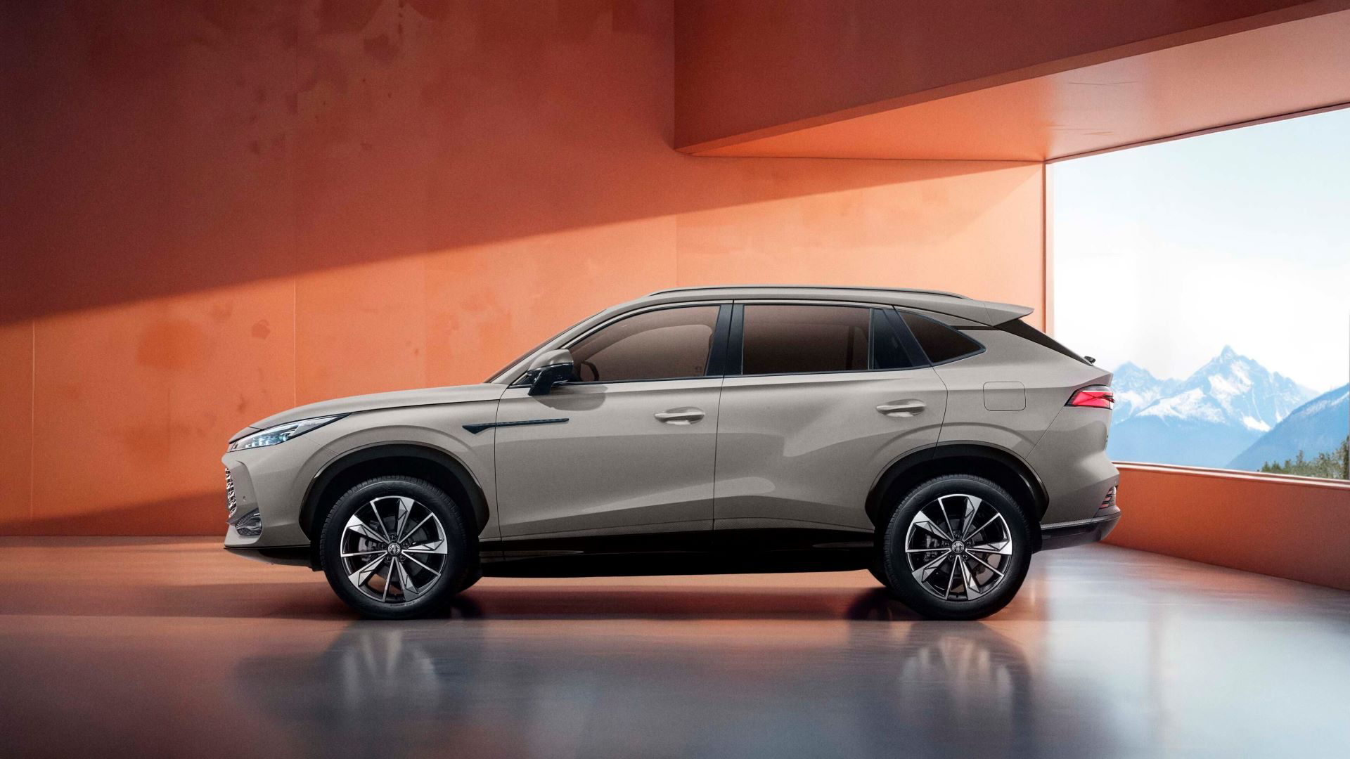 El nuevo MG HS Hybrid+ combina diseño elegante con motor híbrido ideal para el mercado español.