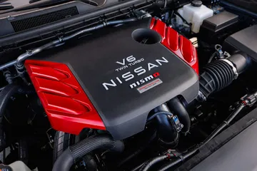 El motor V6 biturbo del Nissan Armada Nismo, preparado para ofrecer potencia y rendimiento.