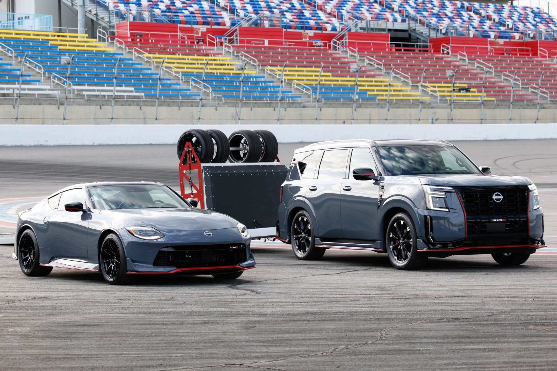 Nissan Armada Nismo 2026 muestra su agresiva estética deportiva.