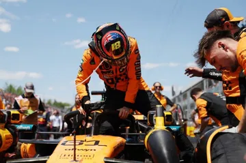 Oscar Piastri en el coche de McLaren tras el incidente con Norris.