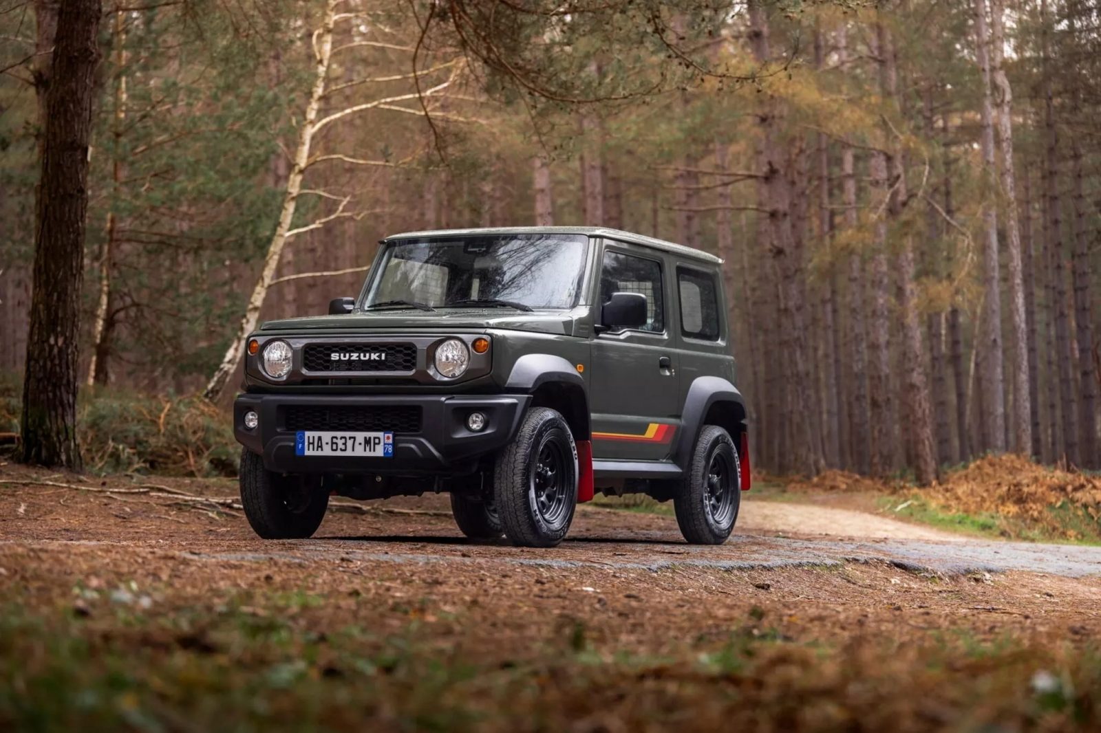 El Suzuki Jimny 55 aniversario muestra un diseño robusto ideal para el off-road.