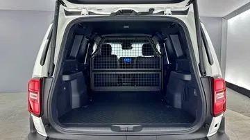El maletero del Toyota Land Cruiser muestra un amplio espacio ideal para carga. 