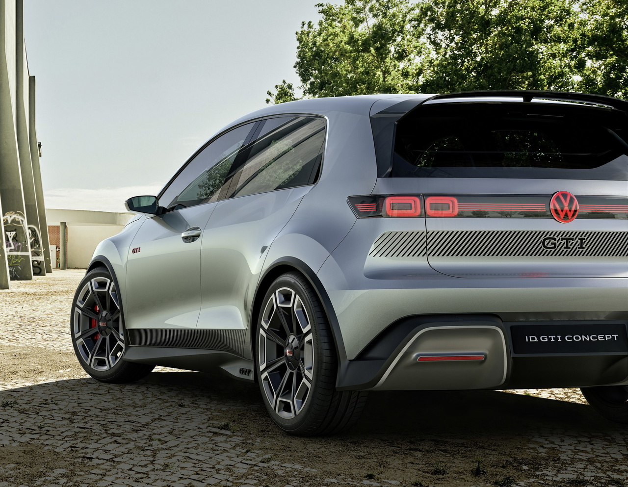 Vista lateral y trasera del Volkswagen ID.2 GTI Clubsport, un adelanto emocionante.