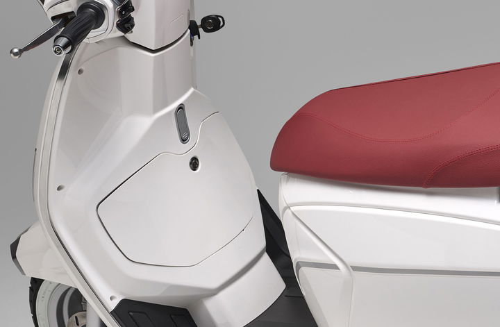 La Vespa Primavera enfrenta competencia con un diseño neoretro muy atractivo.