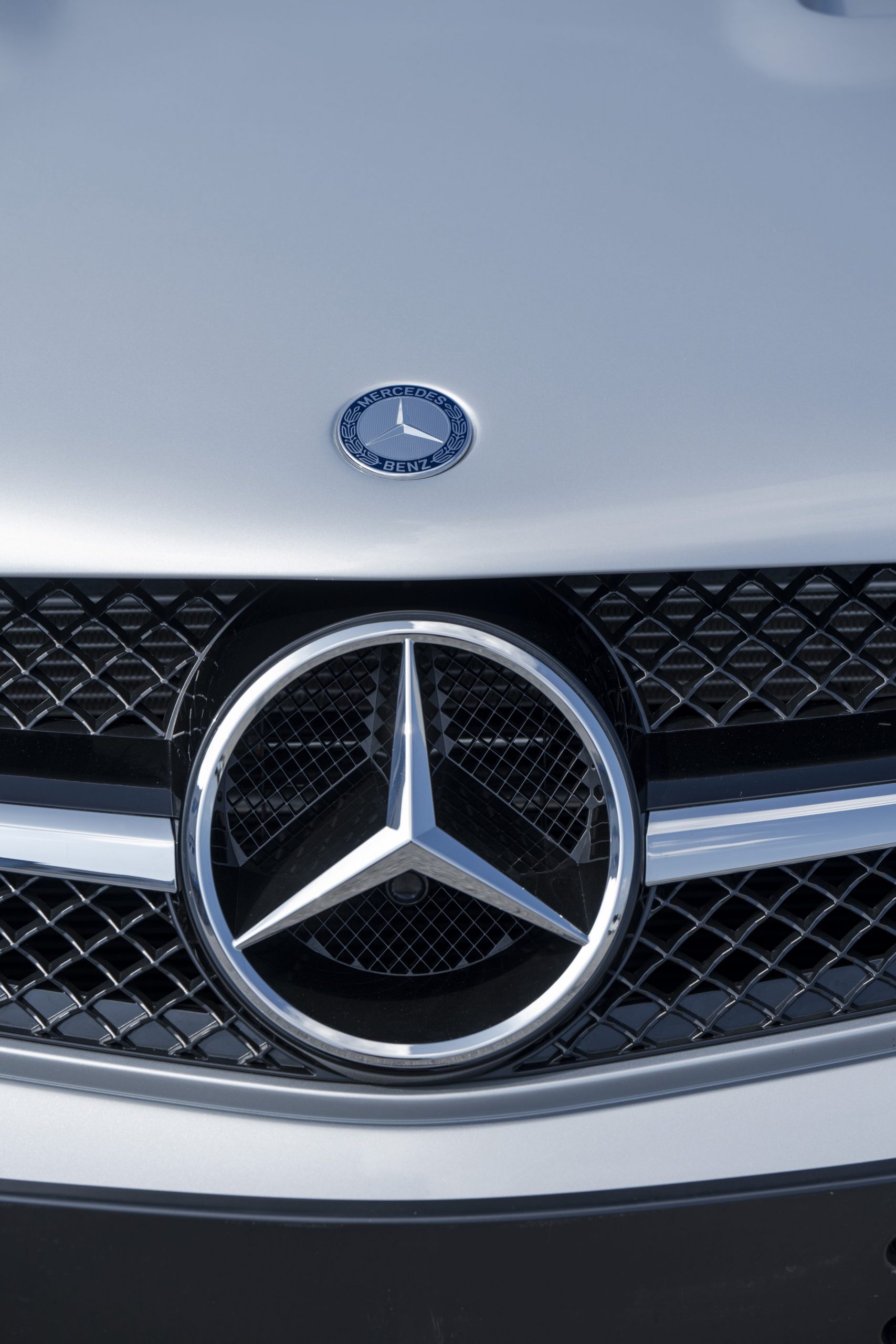 Primer plano del emblemático diseño frontal del Mercedes-Benz SL 65 AMG Black Series.