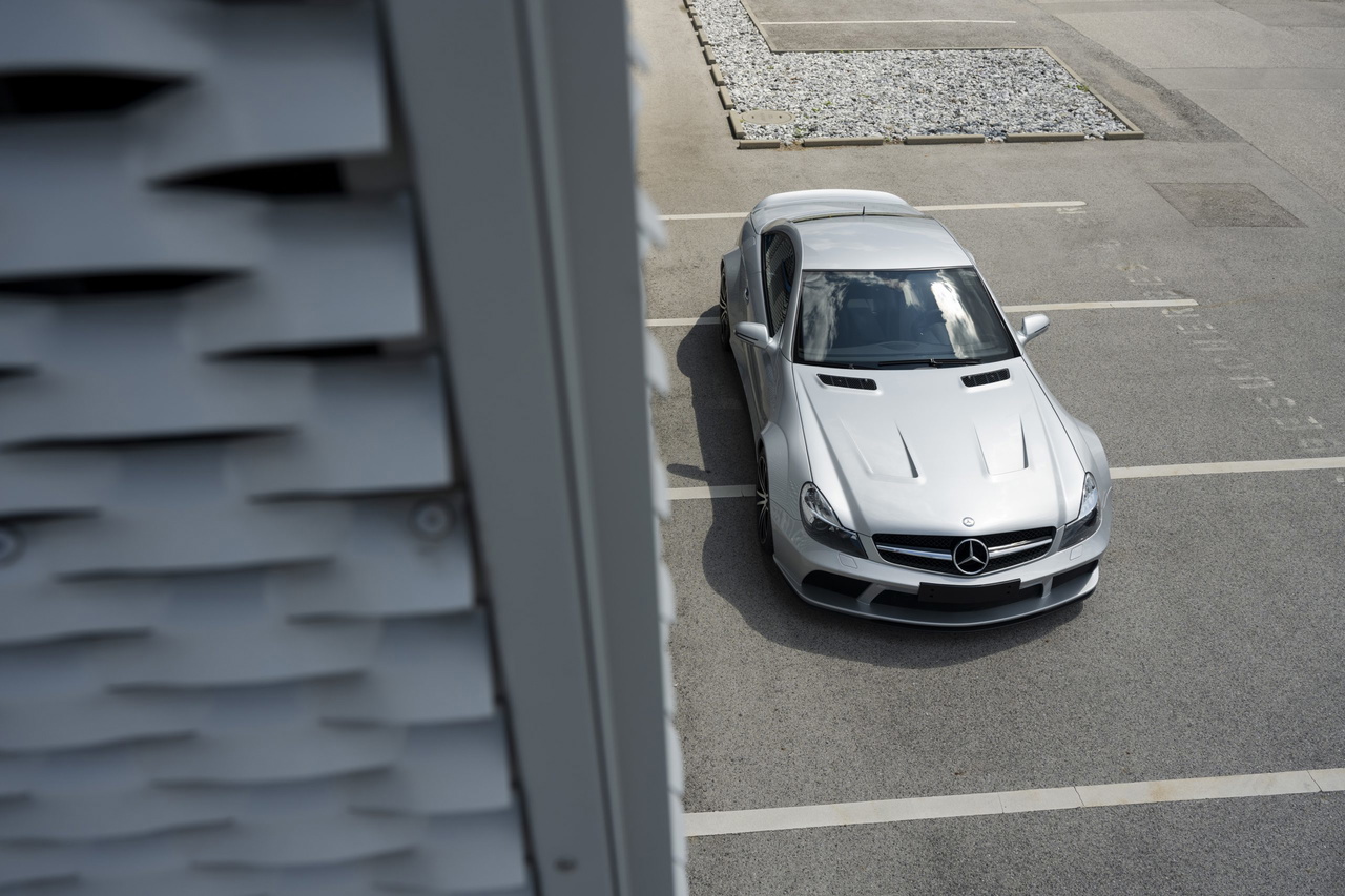 Este Mercedes es una obra maestra que combina diseño atemporal y potencia feroz.