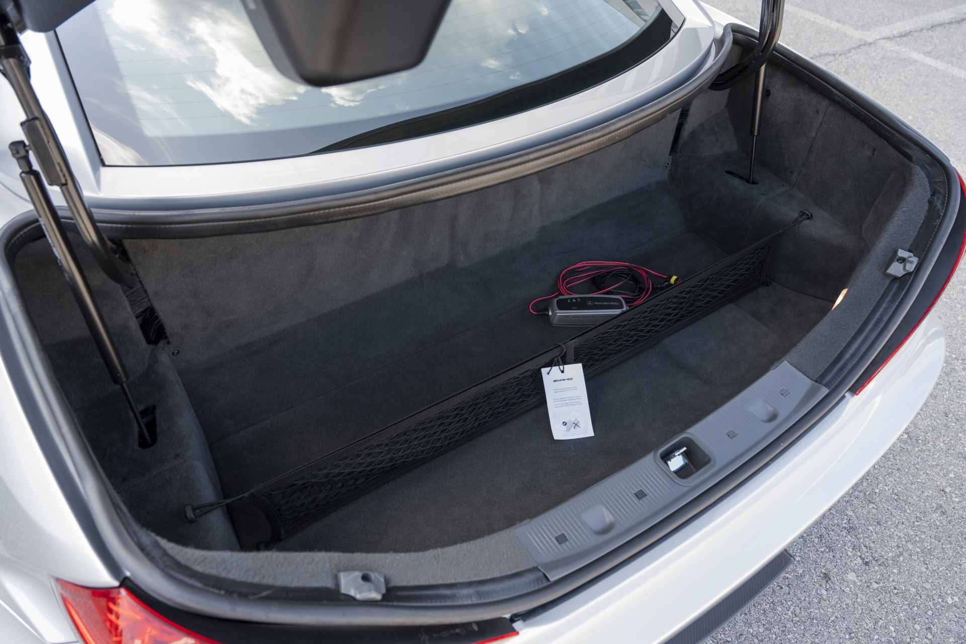 Amplio maletero del SL 65 AMG Black Series, ideal para escapadas de fin de semana.