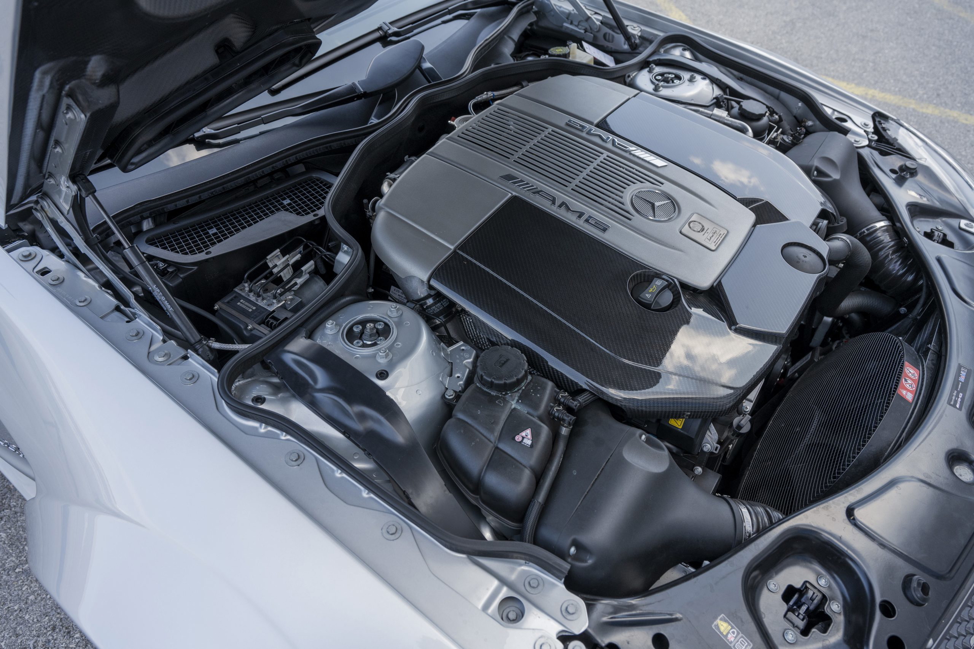 Motor potente del Mercedes SL 65 AMG Black Series, un símbolo de rendimiento.
