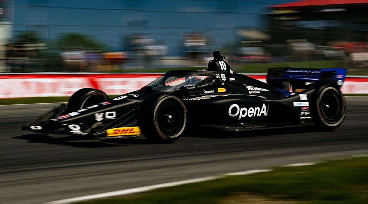 Álex Palou en acción durante la carrera de IndyCar en Mid-Ohio.