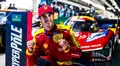 Antonio Giovinazzi celebra con Ferrari tras su victoria en las WEC 2025.