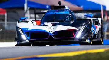 El BMW LMDh Híbrido V8 demuestra su agresividad y eficiencia en la pista.