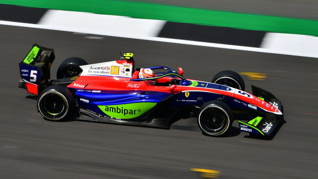 Mari Boya en acción, destacando su desempeño en Silverstone.