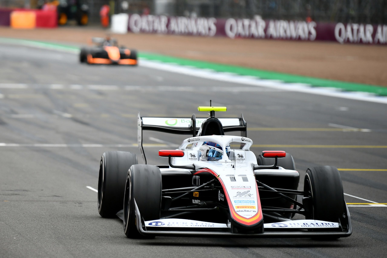 Mari Boya lidera en Silverstone con un emocionante desempeño.